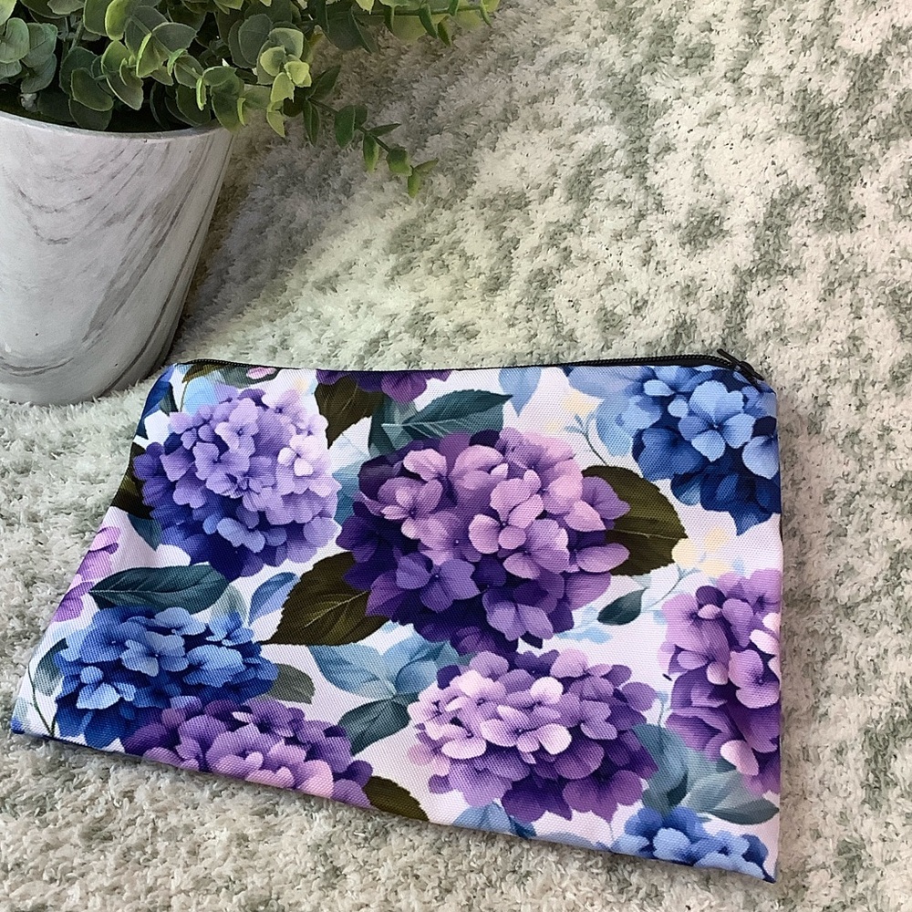 Hydrangea Floral Cosmetic Bag Pouch NWT Nylon 6” x 8.50”